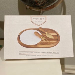 Twine Gourmet wood and ceramic cheese board gift set.